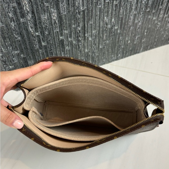 👝Authentic Louis Vuitton Monogram Toiletry Pouch 26 Cosmetic Bag Clutch - Picture 9 of 15